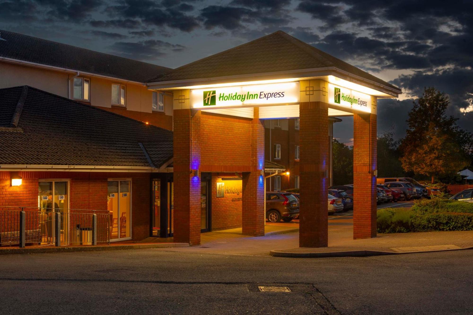 Holiday Inn Express Gloucester - South, An Ihg Hotel Exterior foto